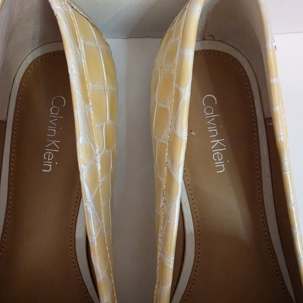 Calvin Klein Women's Croc Embossed Penny Loafers Yellow Cream Slip On Shoes - Picture 3 of 11